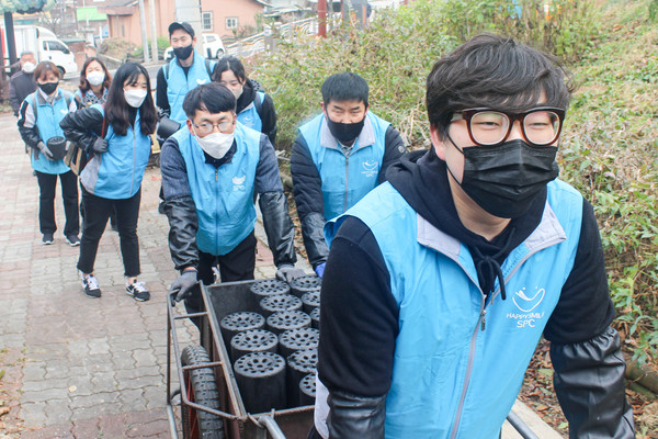 SPC그룹, 난방 취약가정에 연탄 나눔 활동 진행 (사진=SPC그룹)