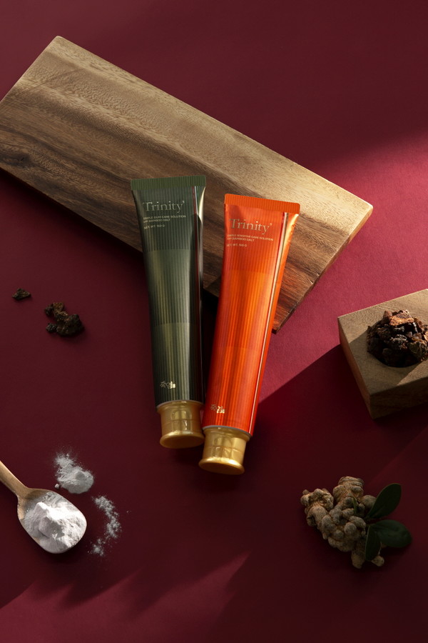 LG생활건강이 대표적인 3가지 구강 질환을 케어하는데 도움을 주는 프리미엄 치약, ‘죽염 트리니티 3중케어 치약 2종’을 출시했다.[사진=LG생활건강 제공]