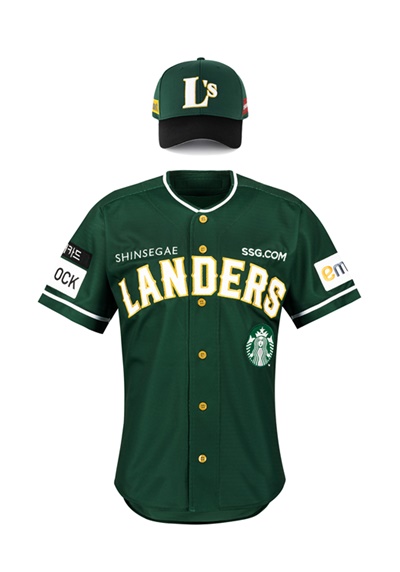 SSG닷컴이 20일 정오부터 독점 판매하는 스타벅스 한정판 '랜더스벅' 유니폼 [사진= SSG닷컴 제공]