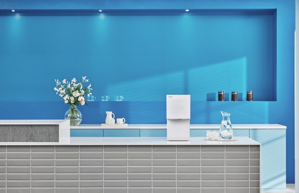 코웨이 아이콘 얼음정수기 아이스 화이트 색상 인테리어컷 [사진= 코웨이 제공]