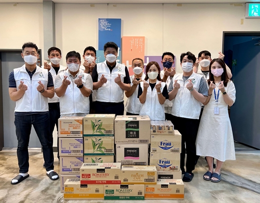 애란원 자원 봉사에 나선 남양유업 임직원 [사진= 남양유업 제공]