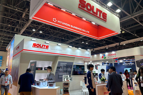 '오토메카니카 두바이 2024' 부스 [사진=현대성우쏠라이트 제공]