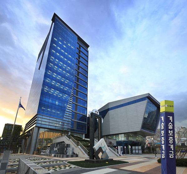 [금융 Pick] 기보, M&A 보증으로 '사장 위기 기술' 살린다...재생소재·스... - 뉴스 썸네일 이미지